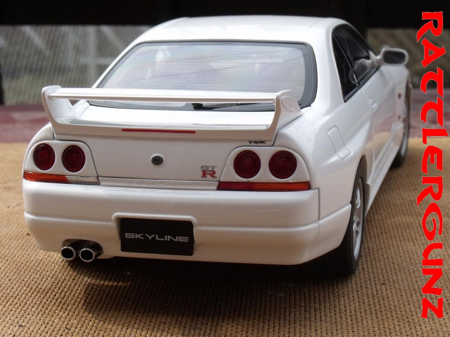 nissan skyline r33 diecast model